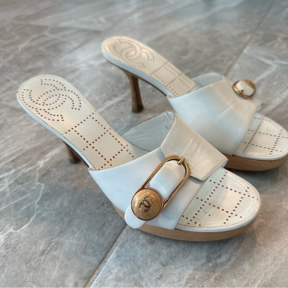 Vintage Chanel White & Gold Leather Platform Mules Sandals Sz 36.5 - Picture 2 of 10